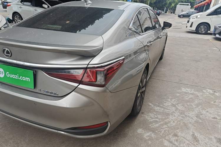Used Lexus ES 2020 200 Excellence Edition Right Rear Taillight