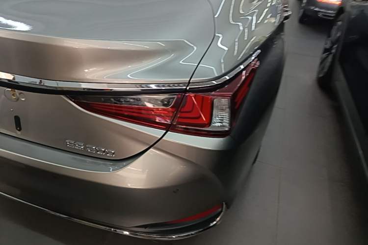 Used Lexus ES 2020 200 Excellence Edition Right Rear Taillight