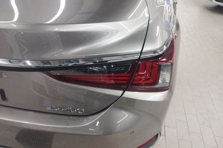 Used Lexus ES 2020 260 Excellence Edition Right Rear Taillight