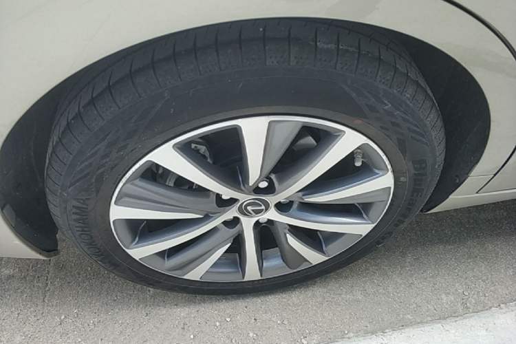 Used Lexus ES 2020 200 Excellence Edition Right Rear Wheel Hub