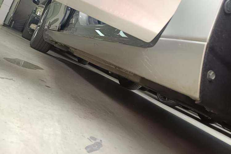 Used Lexus ES 2020 300h Premier Edition Right Side Sill
