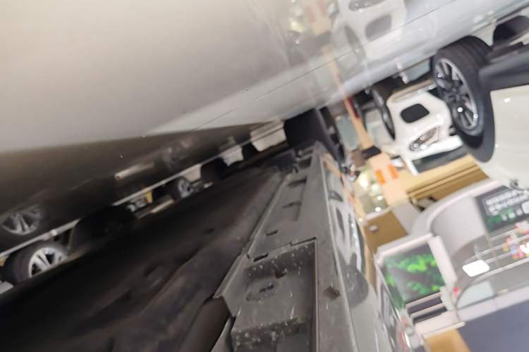 Used Lexus ES 2020 300h Deluxe Edition Right Side Sill