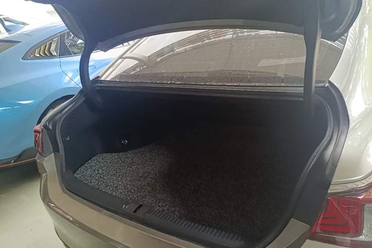 Used Lexus ES 2020 300h Premier Edition Trunk