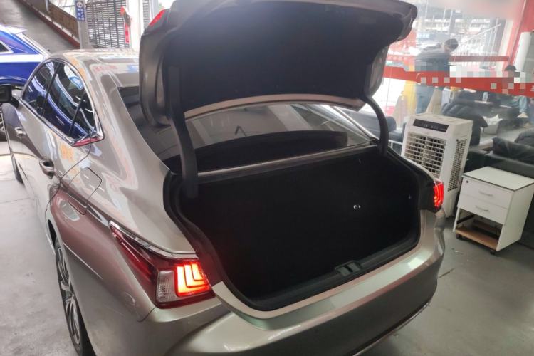 Used Lexus ES 2020 200 Excellence Edition Trunk