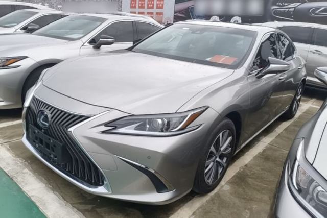 Used Lexus ES 2020 300h Premier Edition