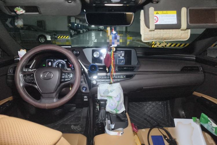 Used Lexus ES 2020 300h Premier Edition Center Console