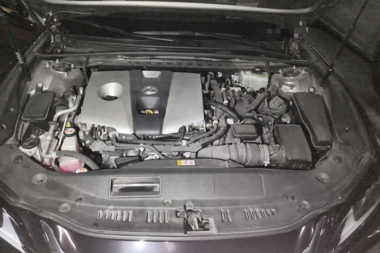 Used Lexus ES 2020 300h Premier Edition Engine Bay