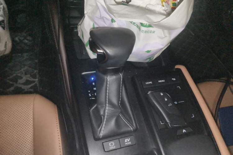 Used Lexus ES 2020 300h Premier Edition Gear Lever
