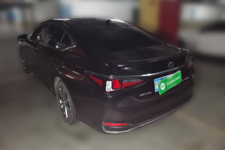 Used Lexus ES 2020 300h Premier Edition Rear Left 45 Deg