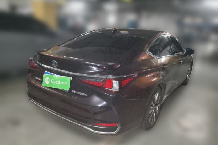 Used Lexus ES 2020 300h Premier Edition Rear Right 45 Deg