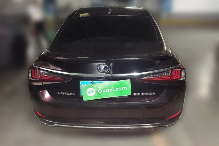 Used Lexus ES 2020 300h Premier Edition Rear