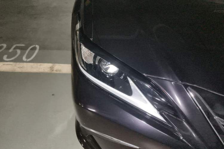Used Lexus ES 2020 300h Premier Edition Right Front Headlight