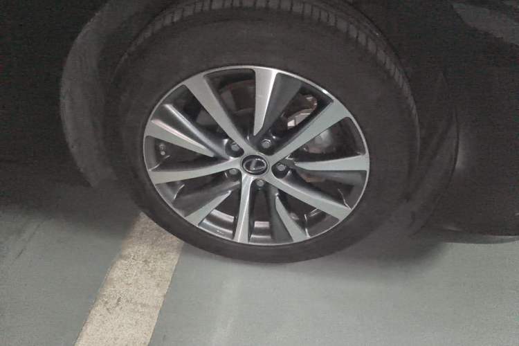 Used Lexus ES 2020 300h Premier Edition Right Front Wheel Hub