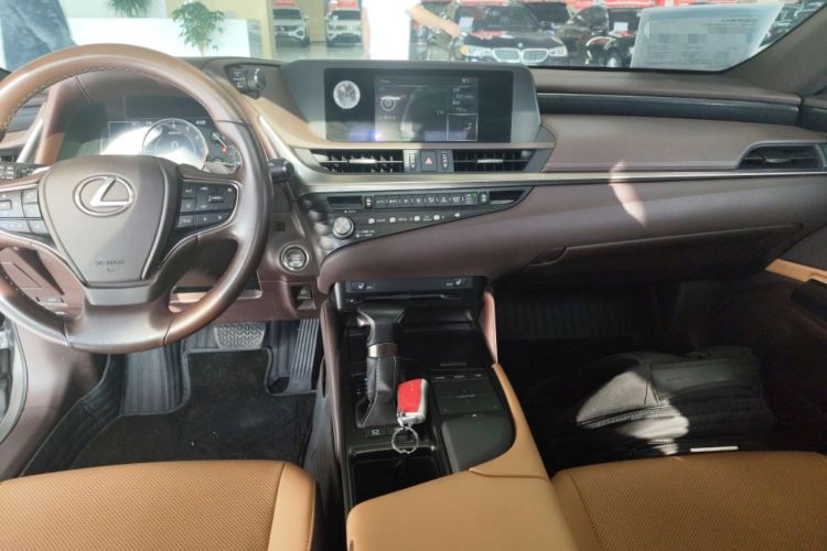 Used Lexus ES 2020 200 Excellence Edition Audio And AC Panel