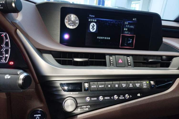 Used Lexus ES 2020 300h Deluxe Edition Audio And AC Panel