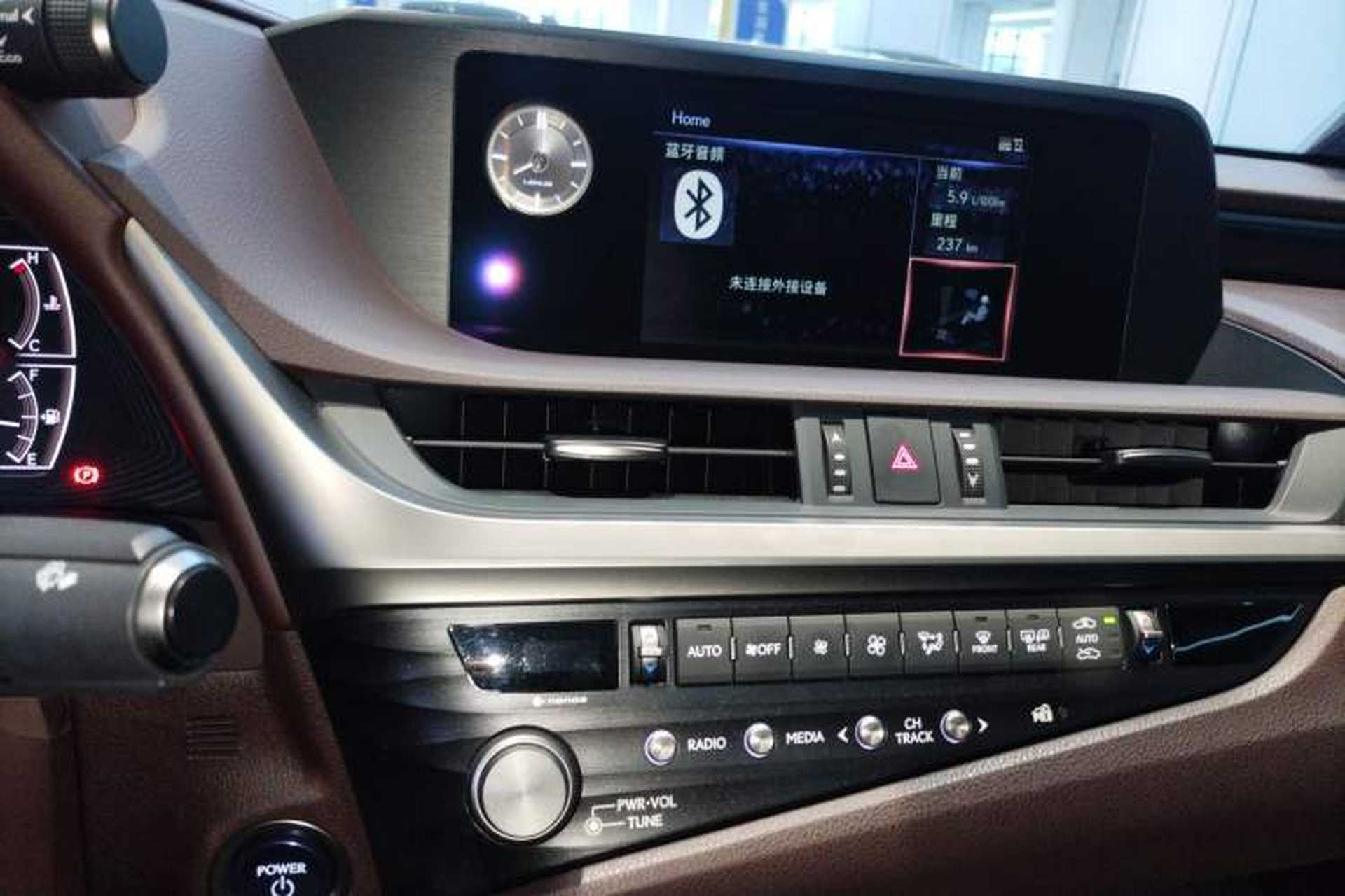Used Lexus ES 2020 300h Deluxe Edition Audio And AC Panel