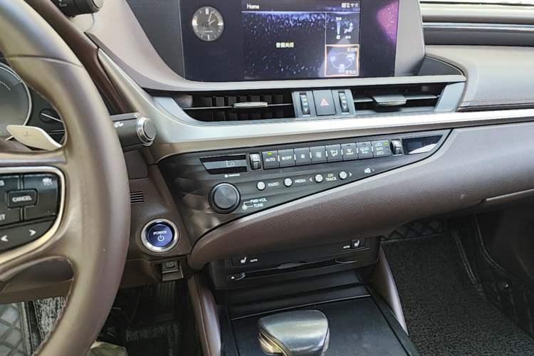 Used Lexus ES 2020 300h Premier Edition Audio And AC Panel