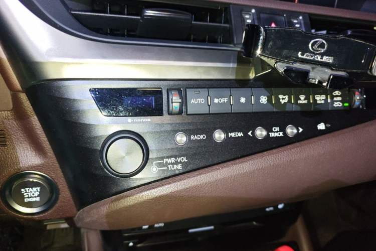 Used Lexus ES 2020 200 Excellence Edition Audio And AC Panel
