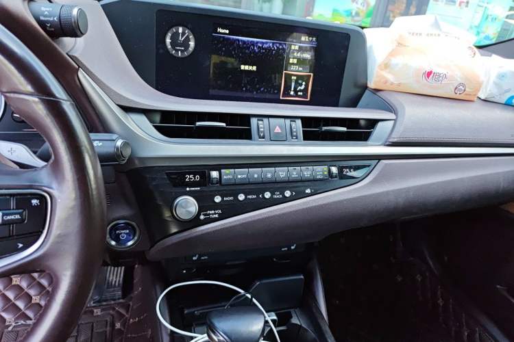 Used Lexus ES 2020 300h Premier Edition Audio And AC Panel