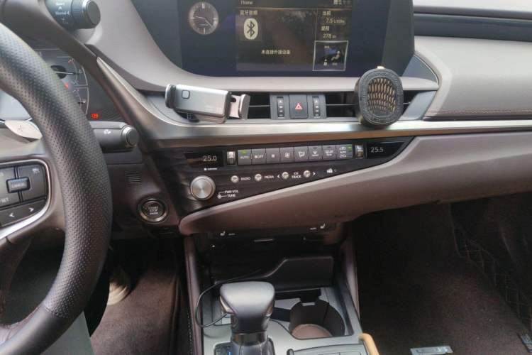 Used Lexus ES 2020 200 Excellence Edition Audio And AC Panel