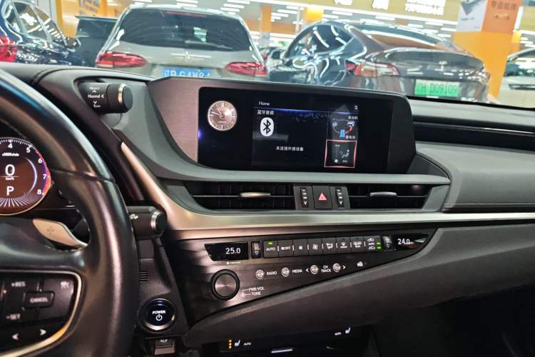 Used Lexus ES 2020 300h Premier Edition Audio And AC Panel