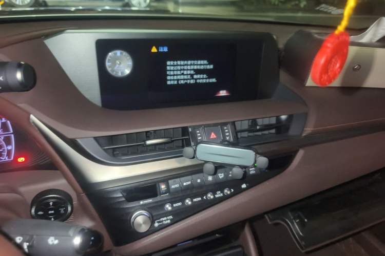 Used Lexus ES 2020 300h Premier Edition Audio And AC Panel