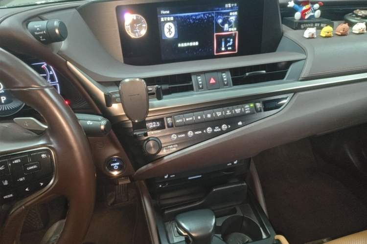 Used Lexus ES 2020 300h Premier Edition Audio And AC Panel