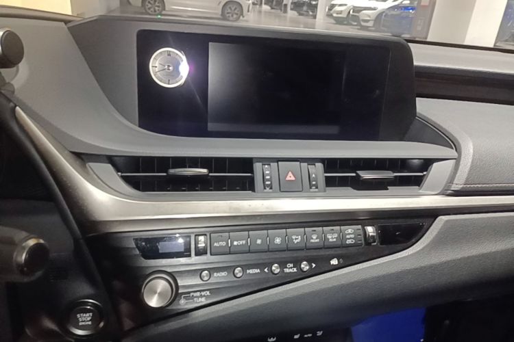 Used Lexus ES 2020 200 Luxury Edition Audio And AC Panel
