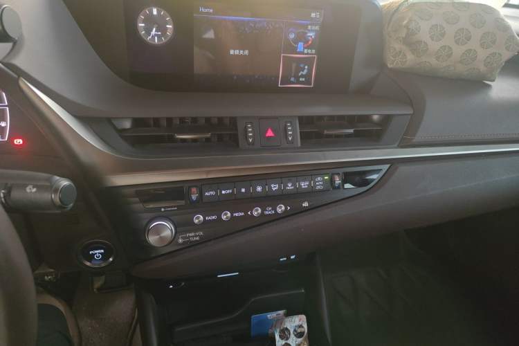 Used Lexus ES 2020 300h Premier Edition Audio And AC Panel