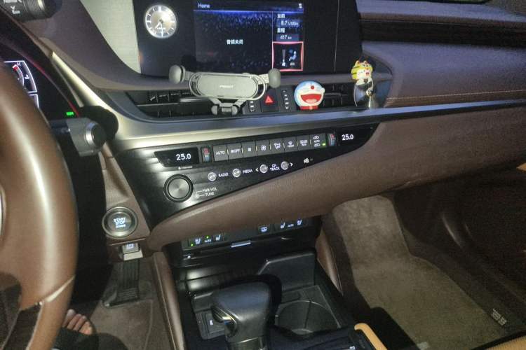 Used Lexus ES 2020 200 Luxury Edition Audio And AC Panel