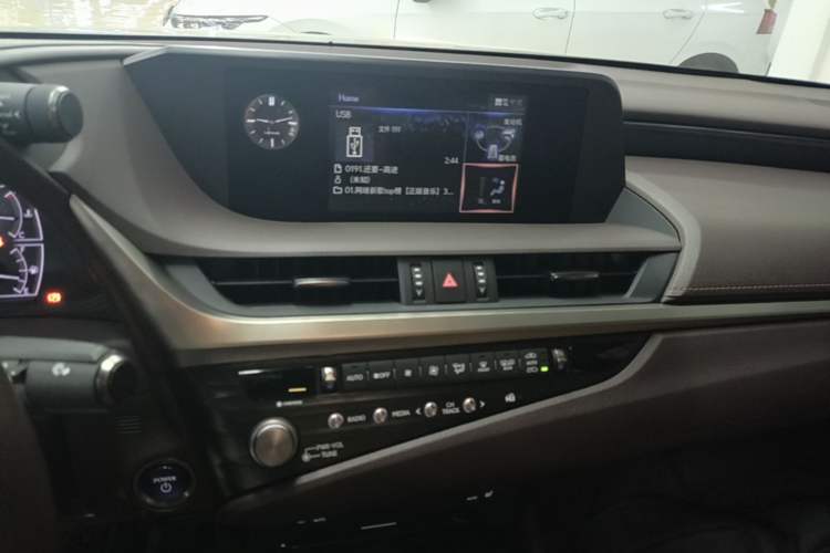 Used Lexus ES 2020 300h Premier Edition Audio And AC Panel