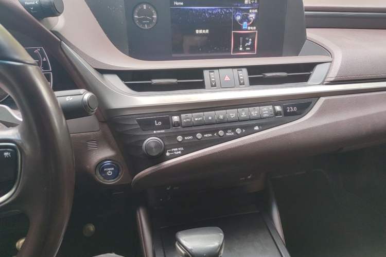 Used Lexus ES 2020 300h Premier Edition Audio And AC Panel