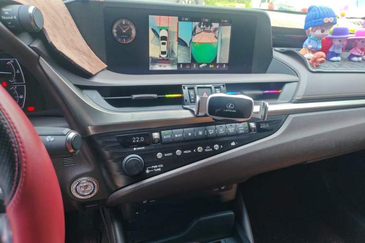 Used Lexus ES 2020 300h Premier Edition Audio And AC Panel