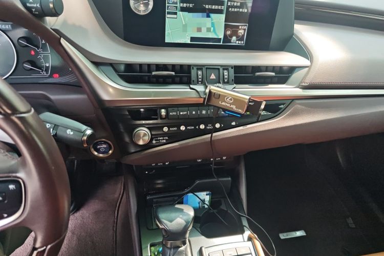Used Lexus ES 2020 300h Premium Edition Audio And AC Panel