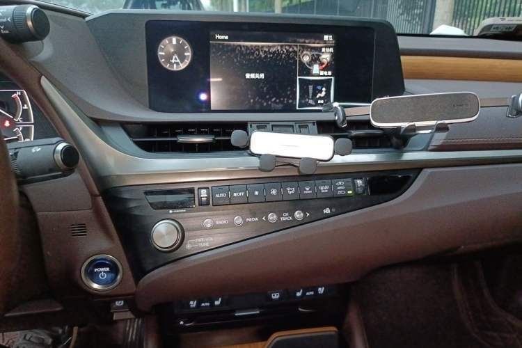 Used Lexus ES 2020 300h Premium Edition Audio And AC Panel