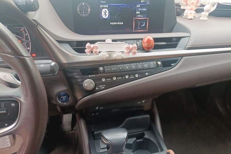 Used Lexus ES 2020 300h Premier Edition Audio And AC Panel
