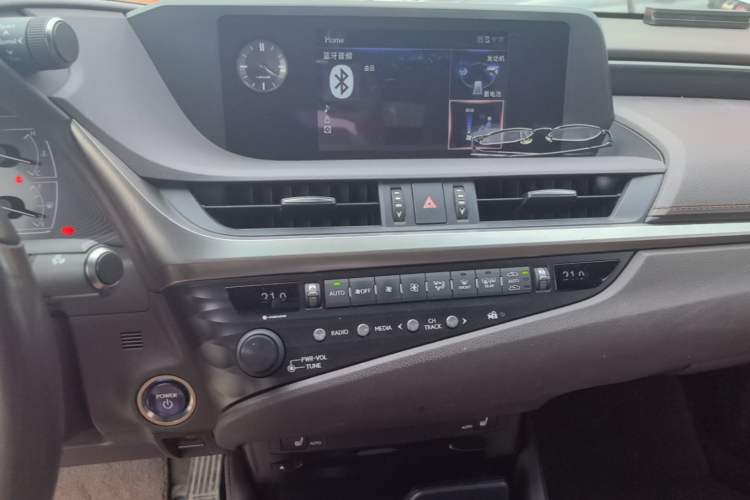 Used Lexus ES 2020 300h Premier Edition Audio And AC Panel