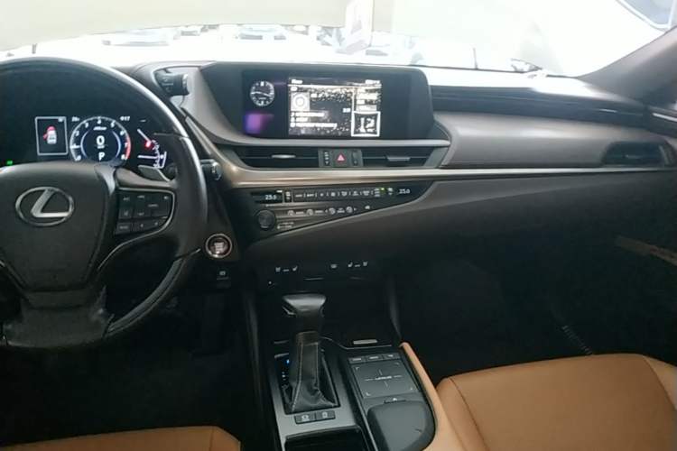 Used Lexus ES 2020 200 Luxury Edition Audio And AC Panel