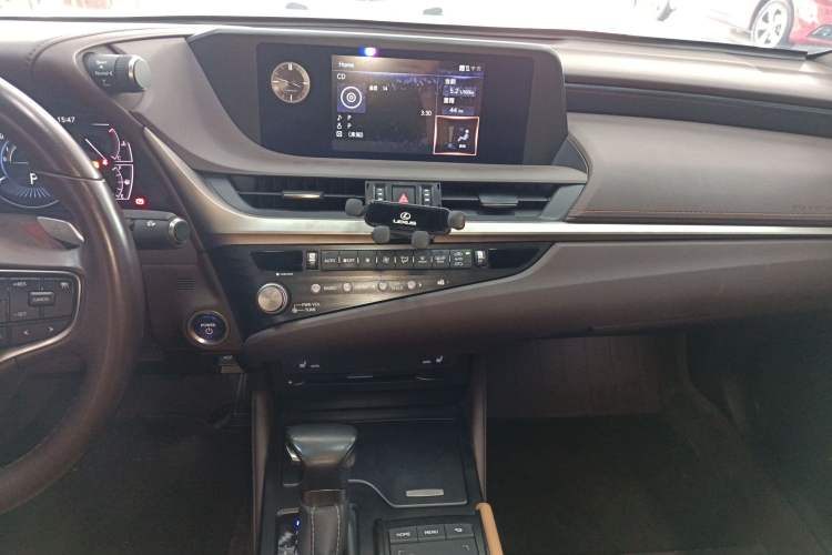 Used Lexus ES 2020 300h Premier Edition Audio And AC Panel