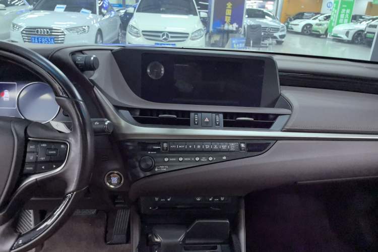 Used Lexus ES 2020 200 Luxury Edition Audio And AC Panel