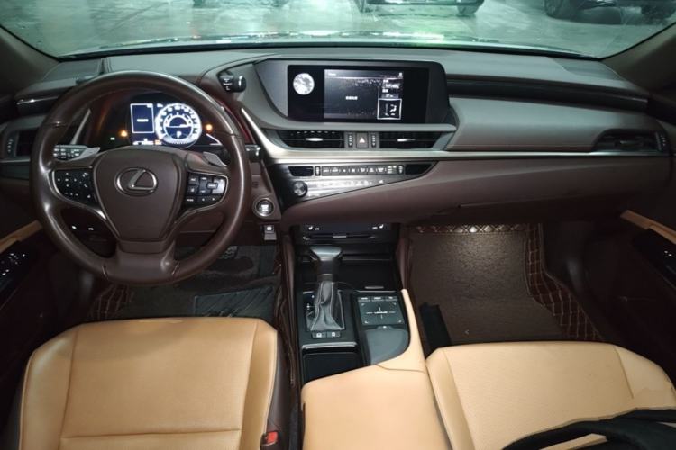 Used Lexus ES 2020 200 Excellence Edition Center Console