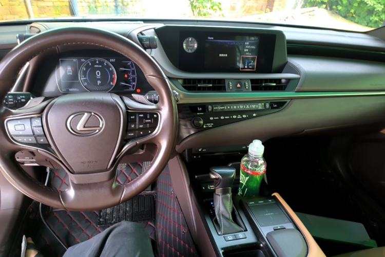 Used Lexus ES 2020 260 Excellence Edition Center Console