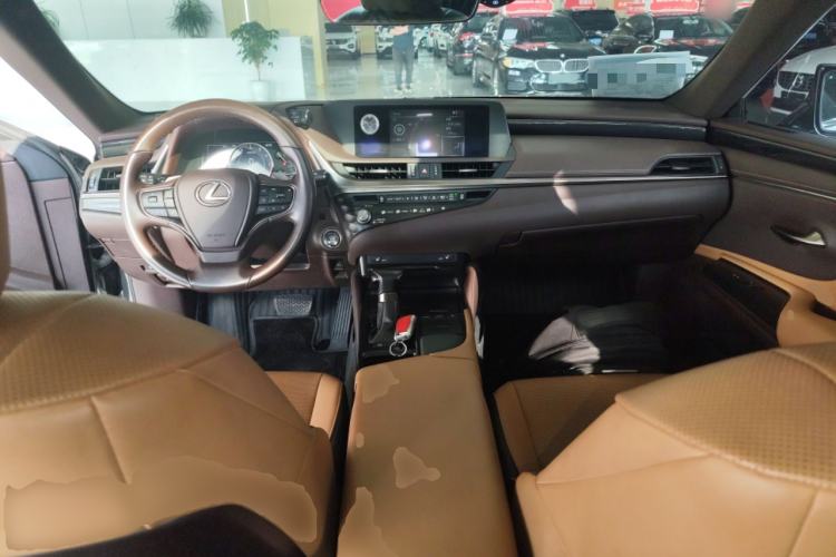Used Lexus ES 2020 200 Excellence Edition Center Console