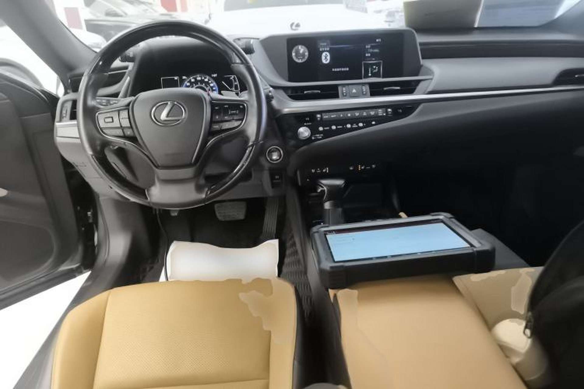 Used Lexus ES 2020 200 Luxury Edition Center Console