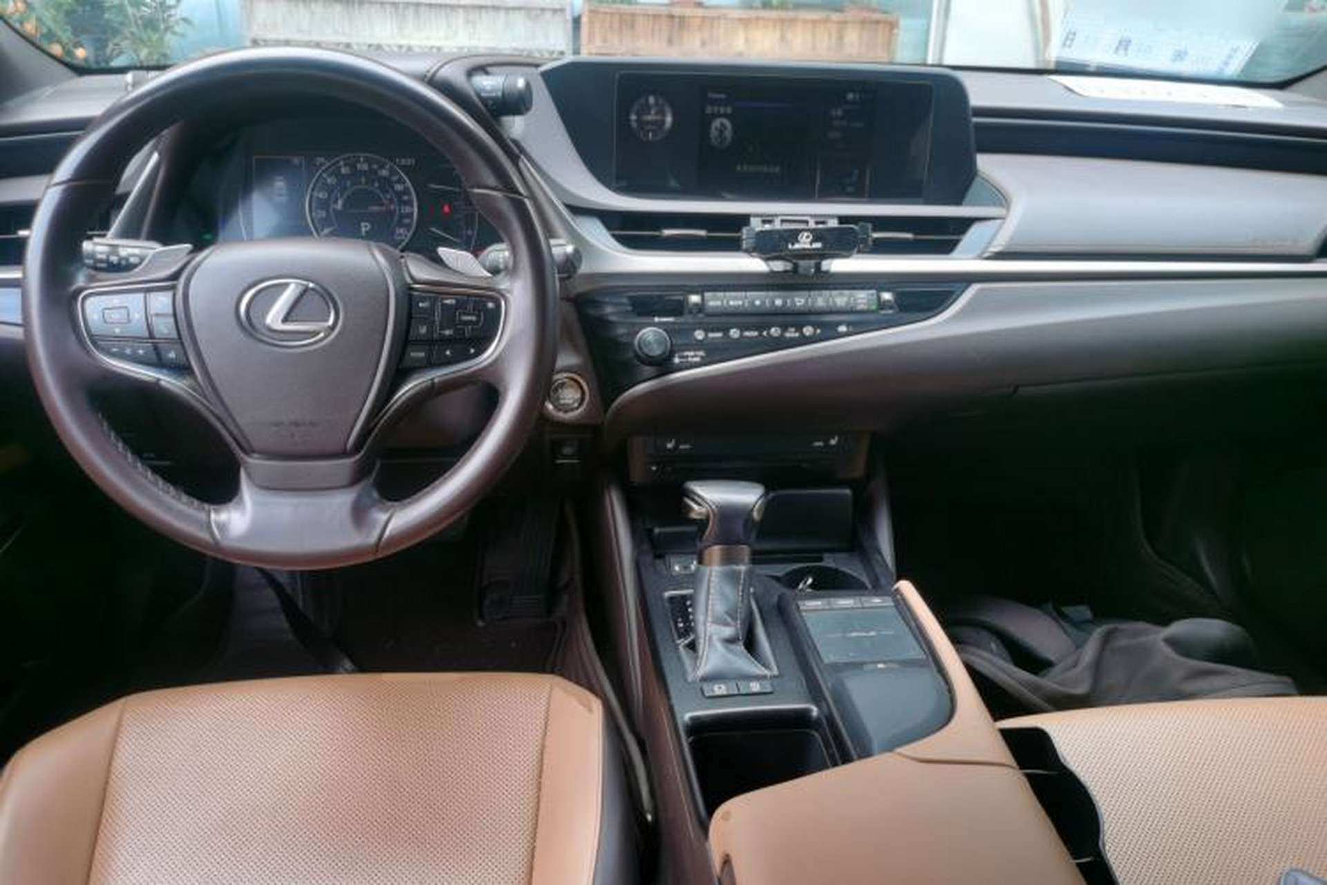 Used Lexus ES 2020 200 Excellence Edition Center Console