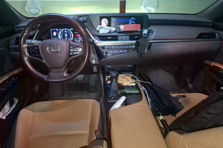 Used Lexus ES 2020 200 Excellence Edition Center Console
