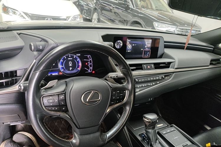 Used Lexus ES 2020 200 Excellence Edition Center Console