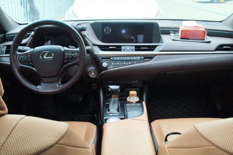 Used Lexus ES 2020 260 Excellence Edition Center Console