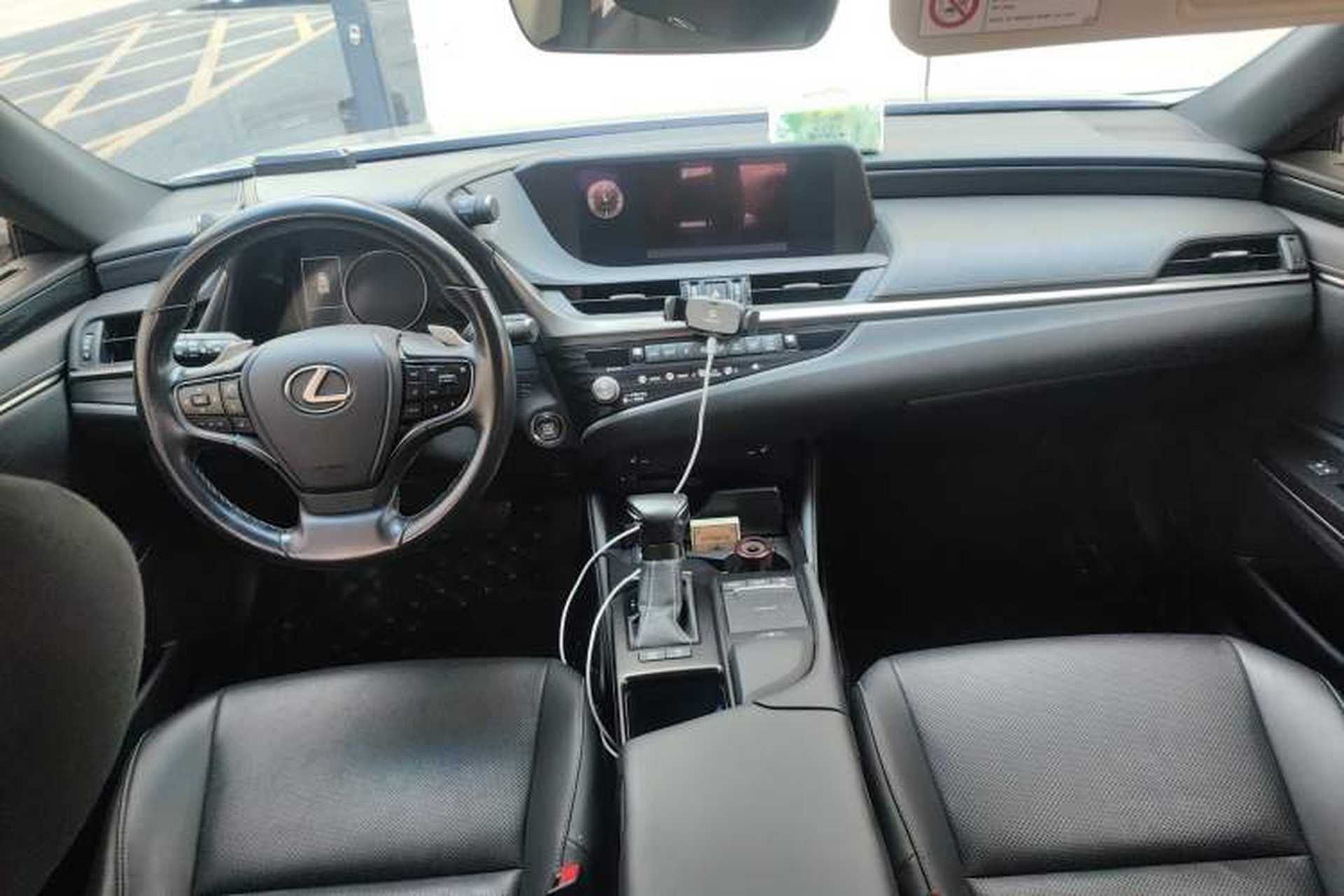 Used Lexus ES 2020 200 Excellence Edition Center Console