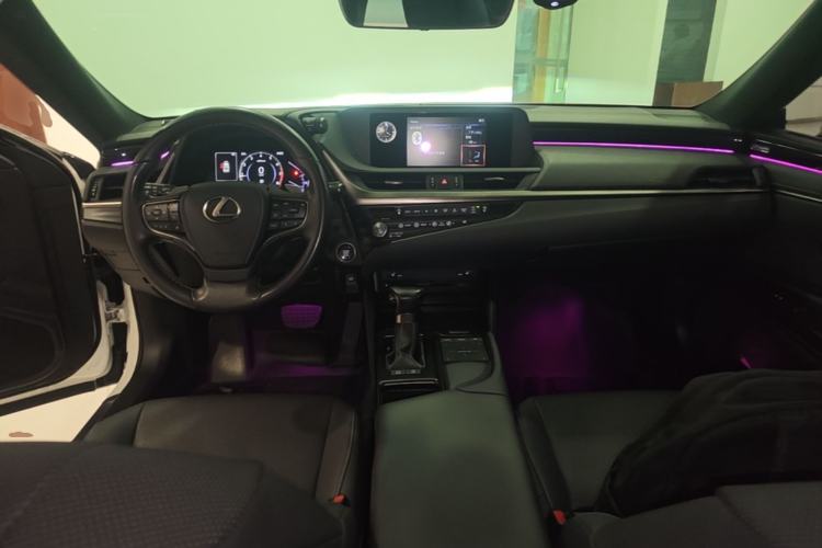 Used Lexus ES 2020 200 Excellence Edition Center Console